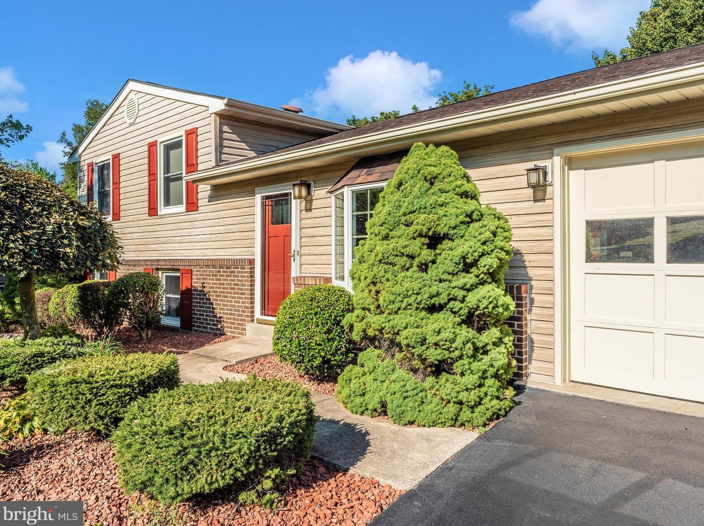 5384 Annapolis Dr, Mount Airy MD 21771-5708 exterior