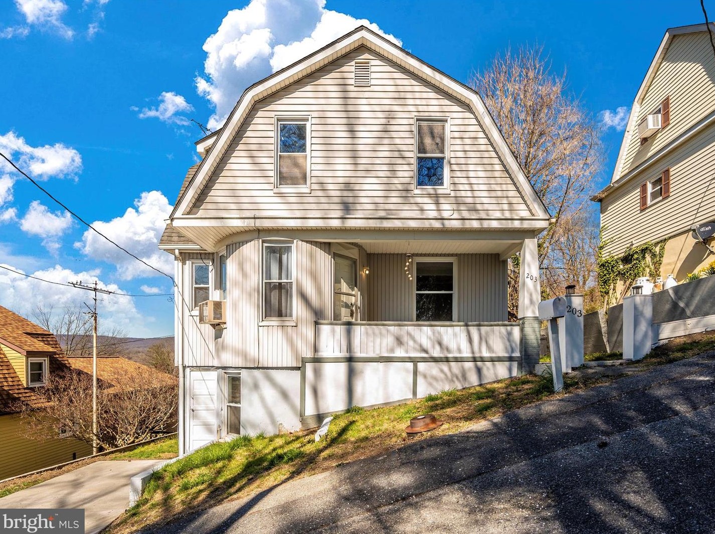 203 Dayton Ave, Brunswick, MD 21716-1030