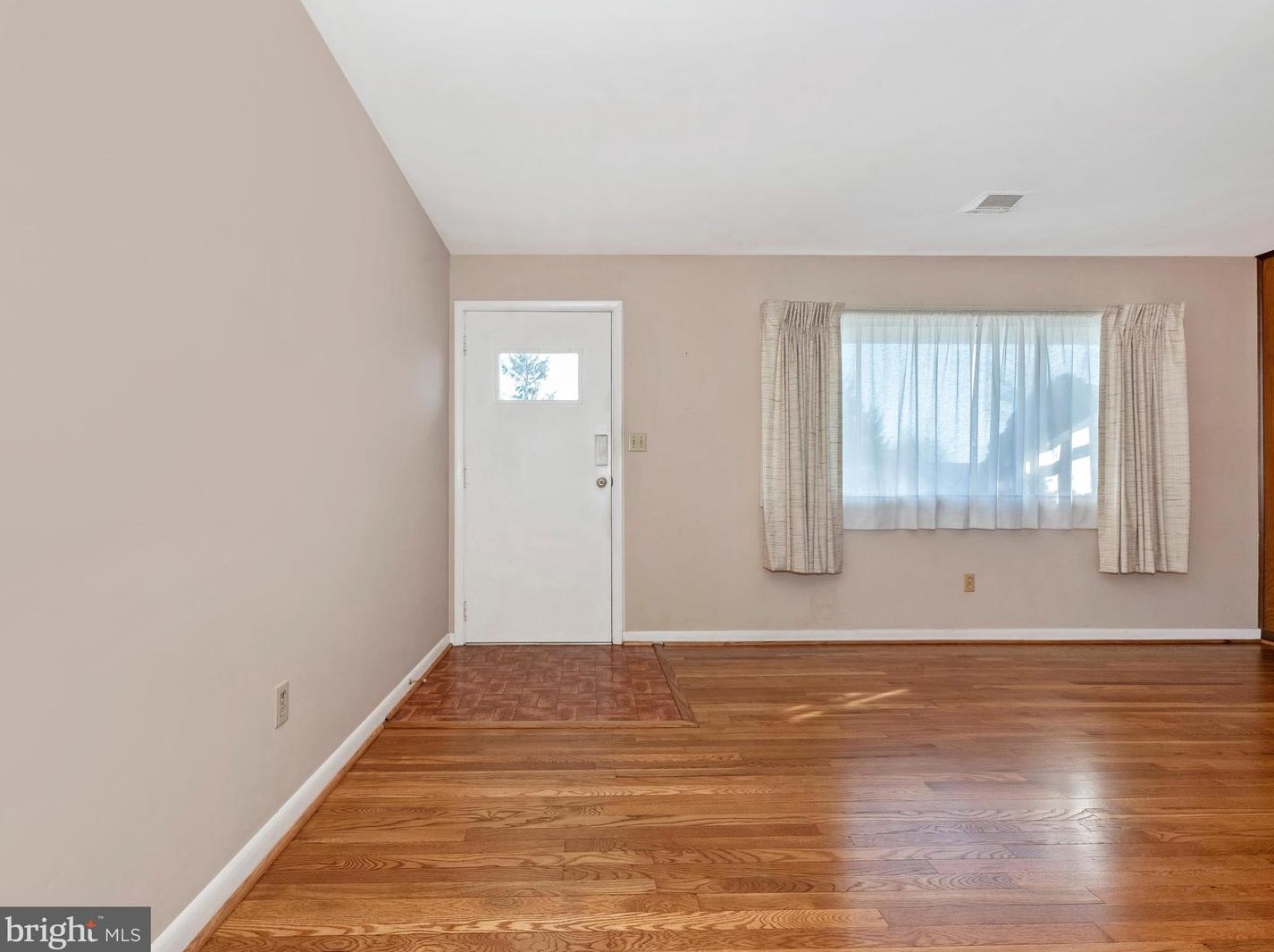 907 Young Pl, Frederick, MD 21702-4233