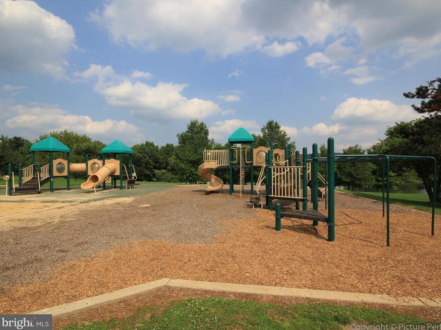 1 Eastern Cir, Middletown MD  21769-8000 exterior