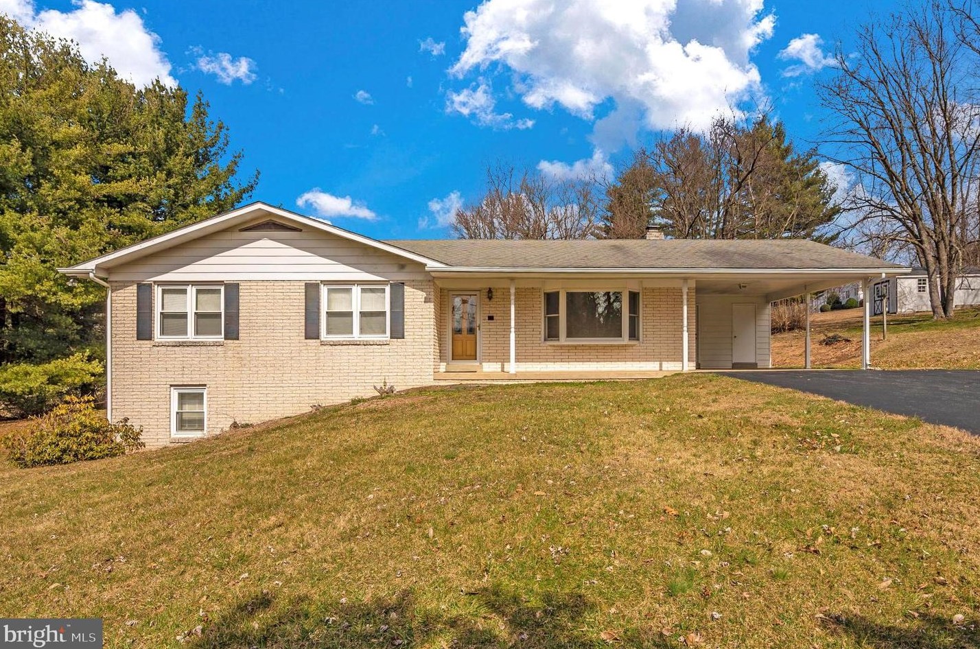 5822 Corporal Jones Ct, Mount Airy MD  21771-5804 exterior