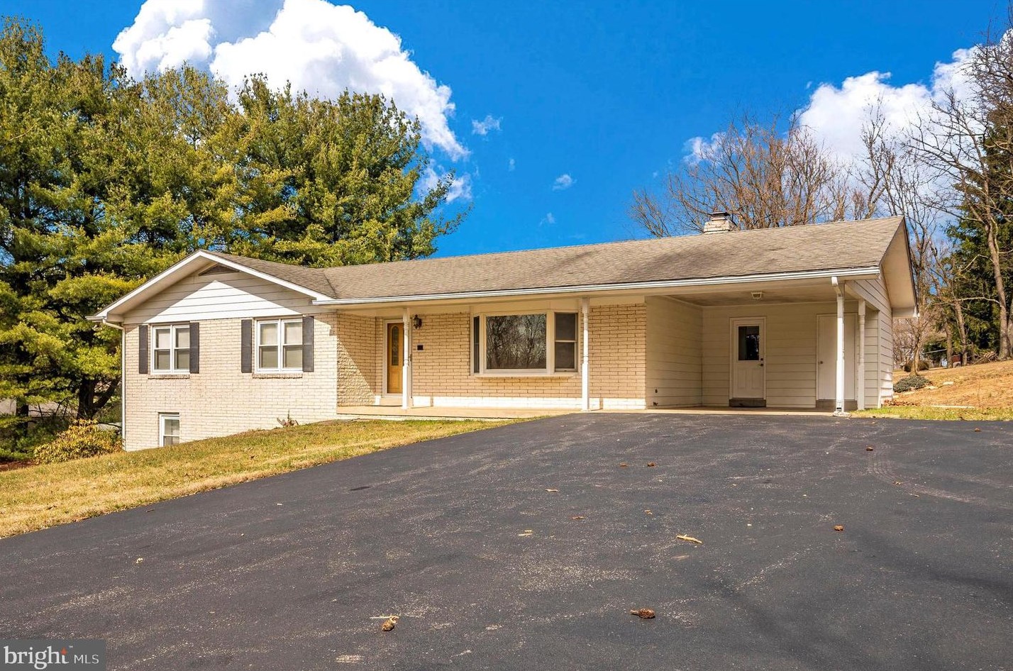 5822 Corporal Jones Ct, Mount Airy MD  21771-5804 exterior