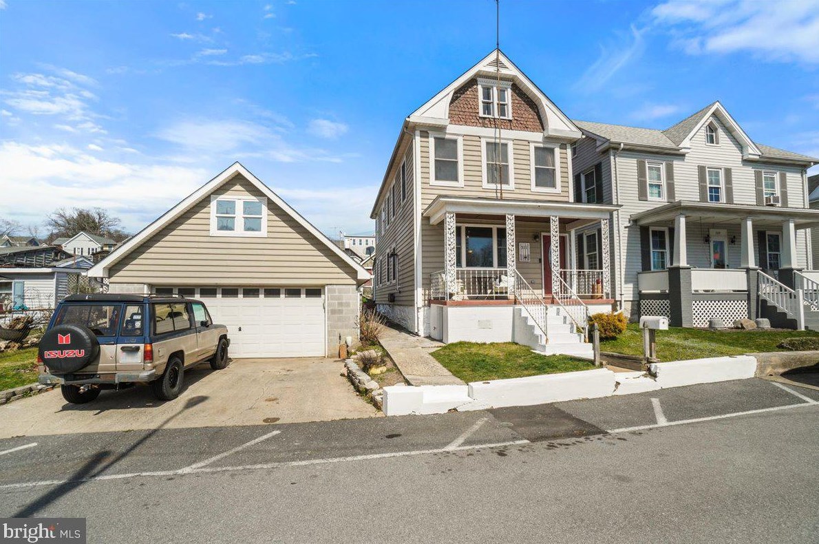 311 Walnut St, Brunswick, MD 21716-1139