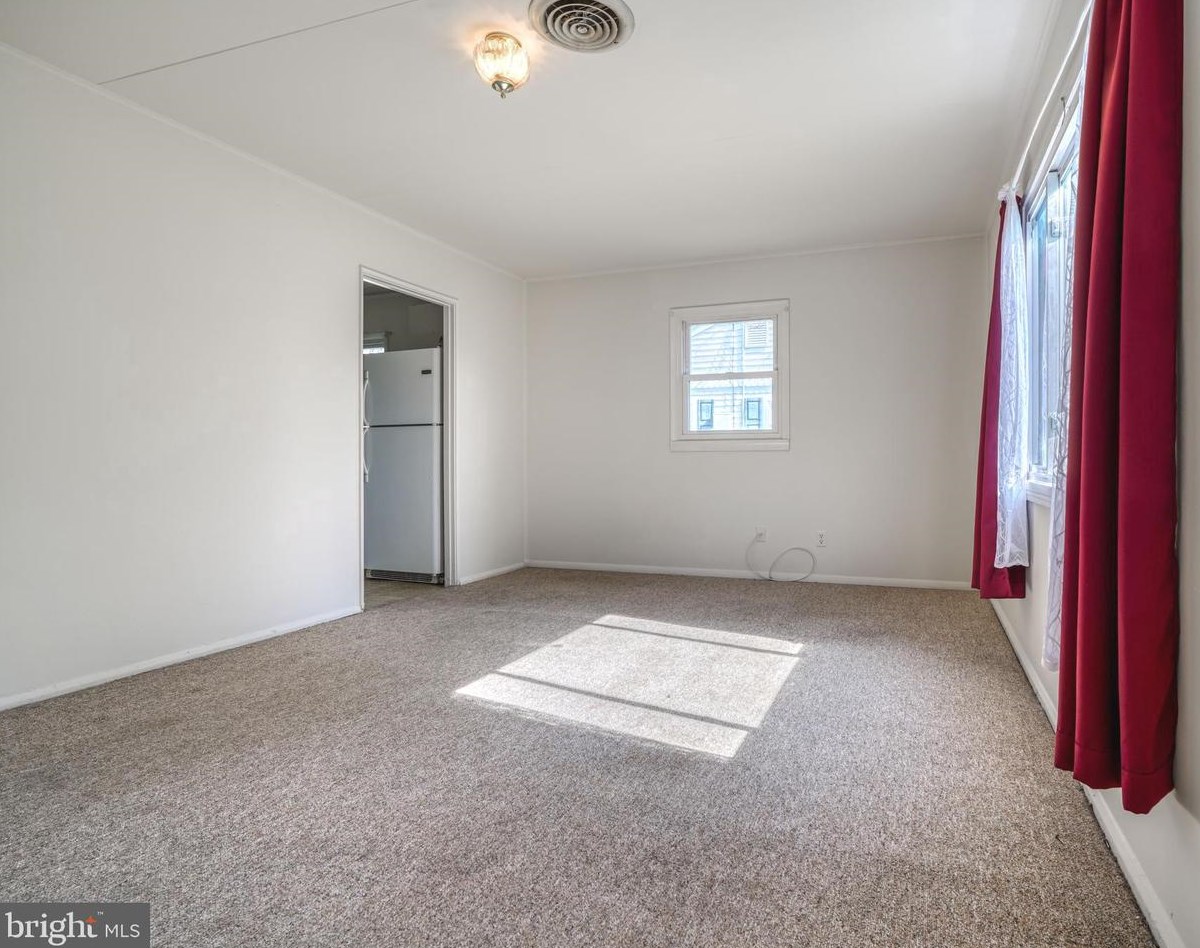 421 Lee Pl, Frederick, MD 21702-4116