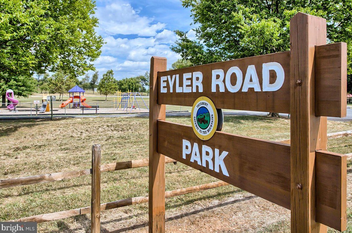 3 Sunhigh Ct, Graceham MD  21788-3224 exterior