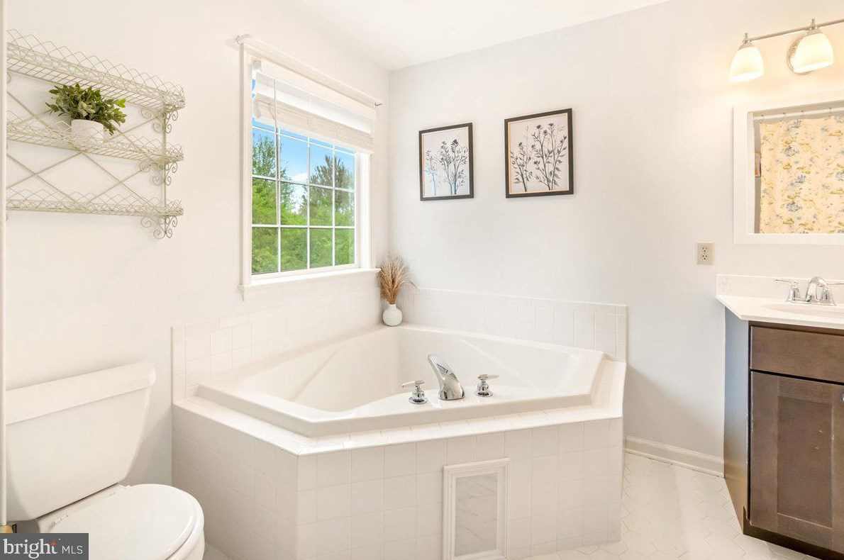 3 Sunhigh Ct, Graceham MD  21788-3224 exterior