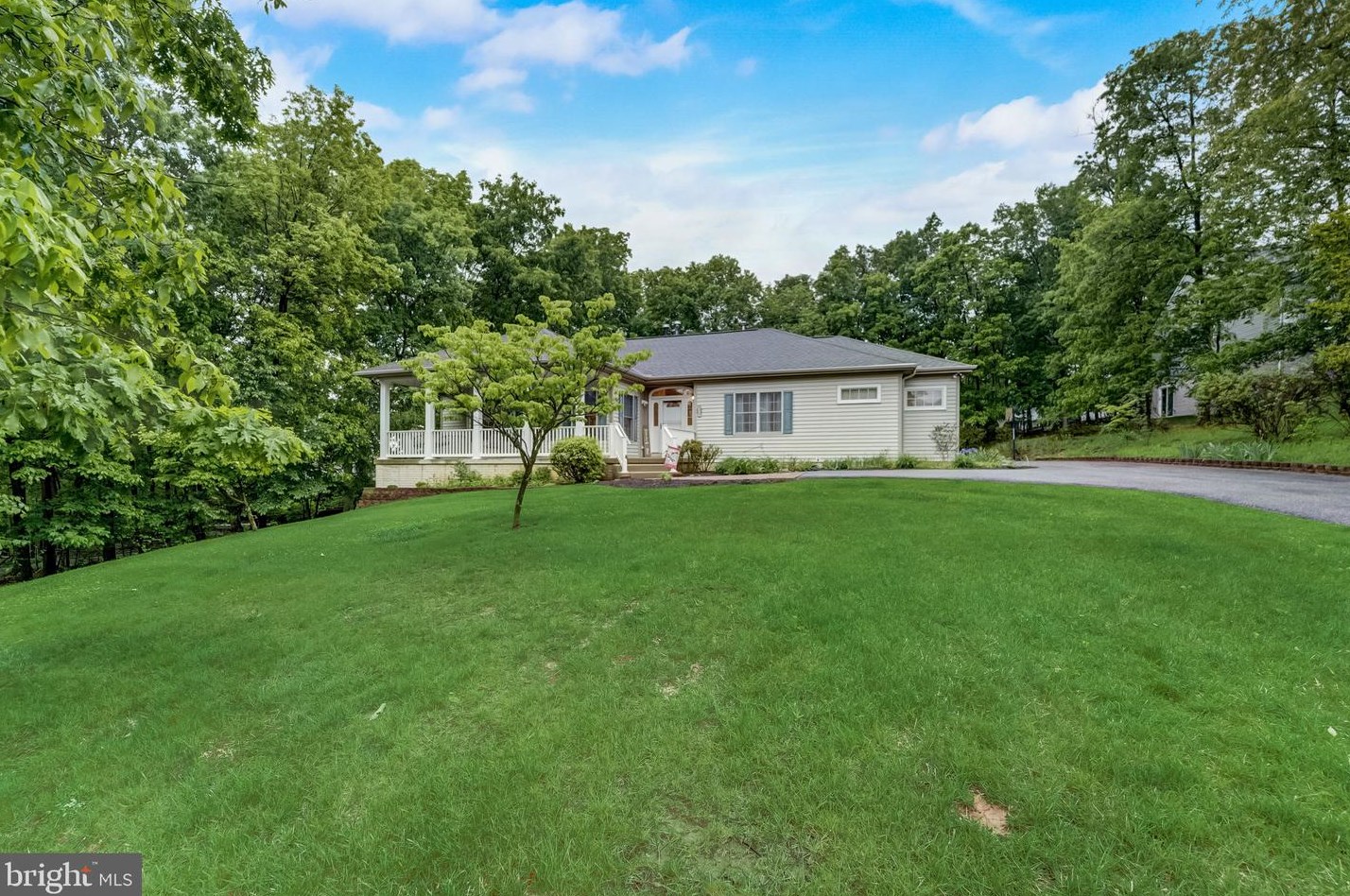 207 Sunset Ave, Mount Airy, MD 21771-5602