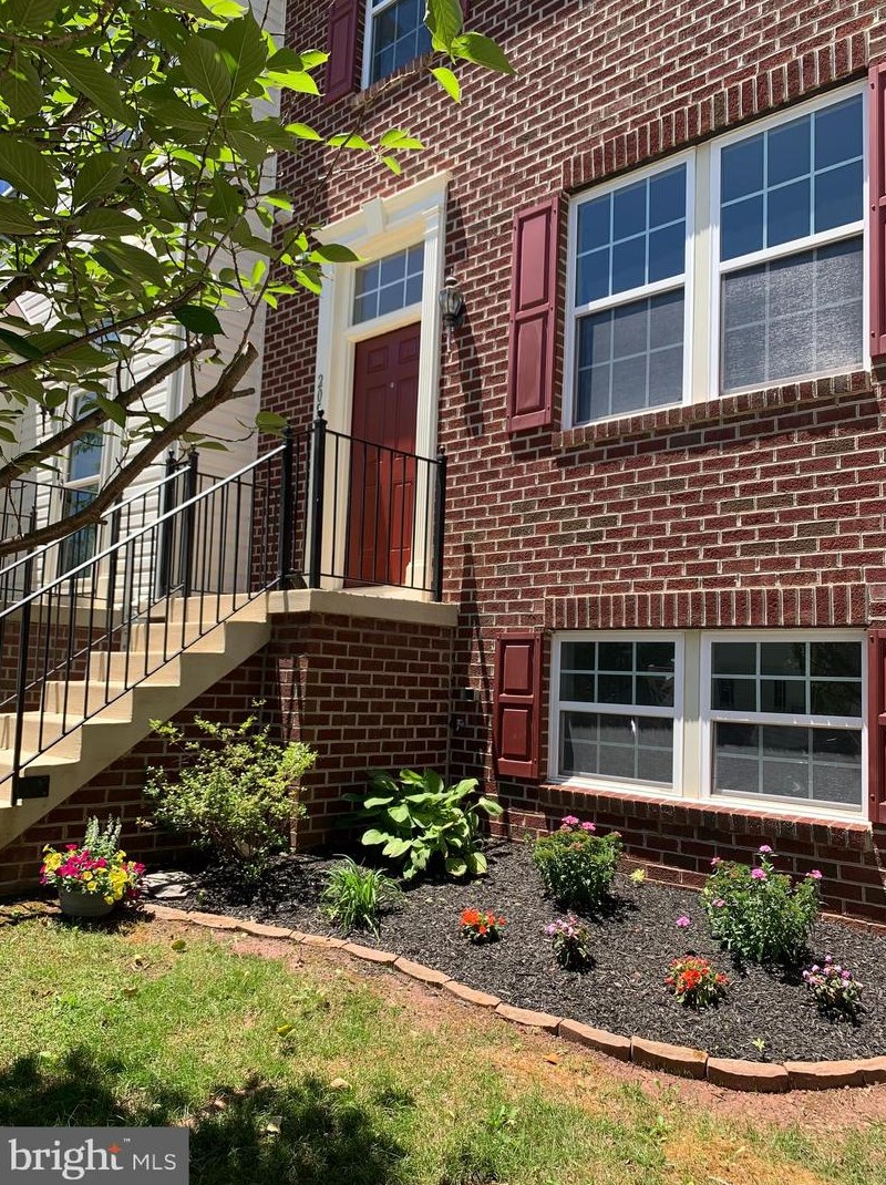 2052 Spring Run Cir, Frederick, MD 21702-6807