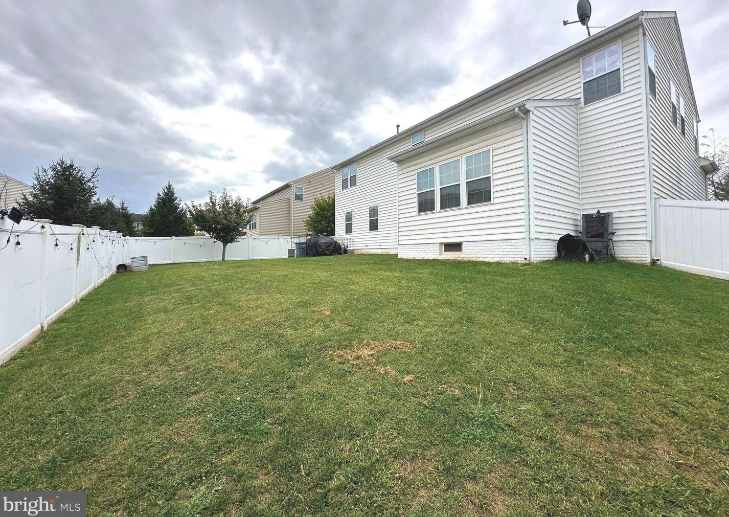 1904 Chamberlain Dr, Frederick, MD 21702-3527