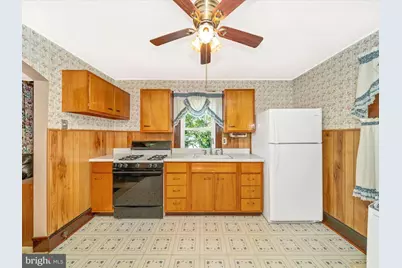 7 W B Street, Brunswick, MD 21716 - Photo 10