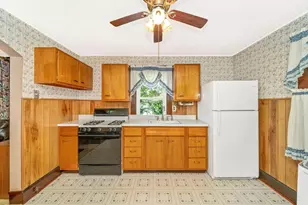 7 W B St, Brunswick, MD 21716 - Photo 10