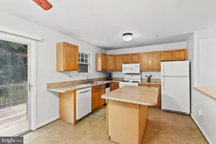 426 Blossom Ln, Frederick, MD 21701 - Photo 6