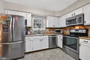 6846 Carnation Cir, Frederick, MD 21703 - Photo 2