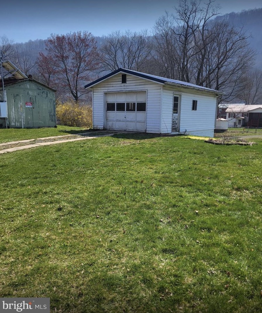 252 Main St, Kitzmiller, MD 21538-1245