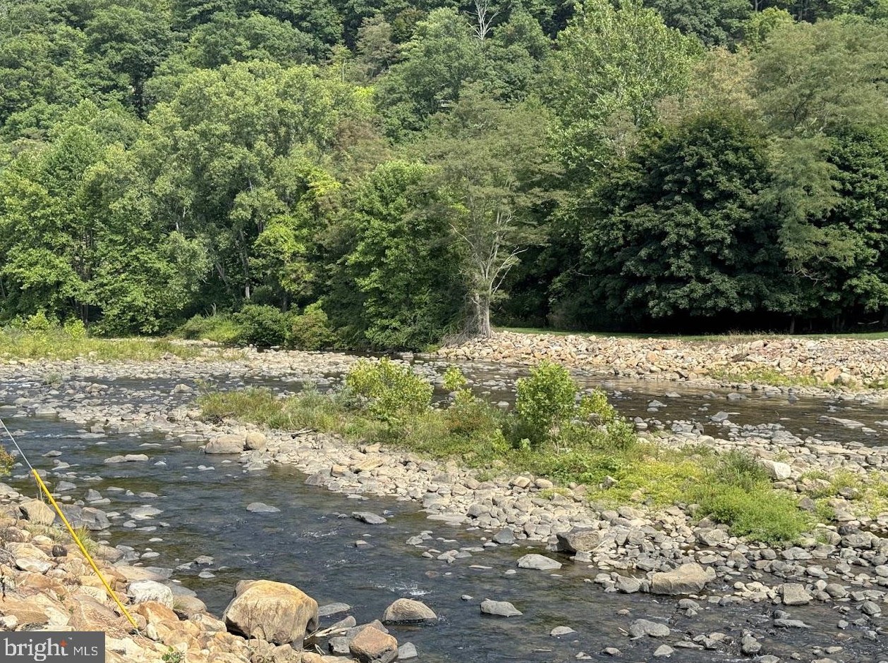 241 E Main St, Kitzmiller, MD 21538