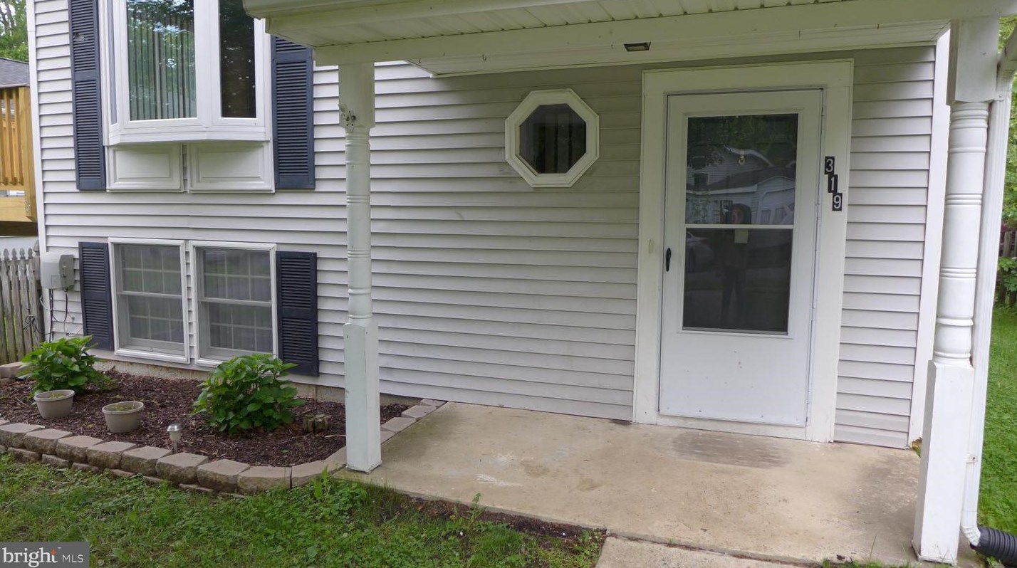 319 Seagull Dr, Aberdeen, MD 21001