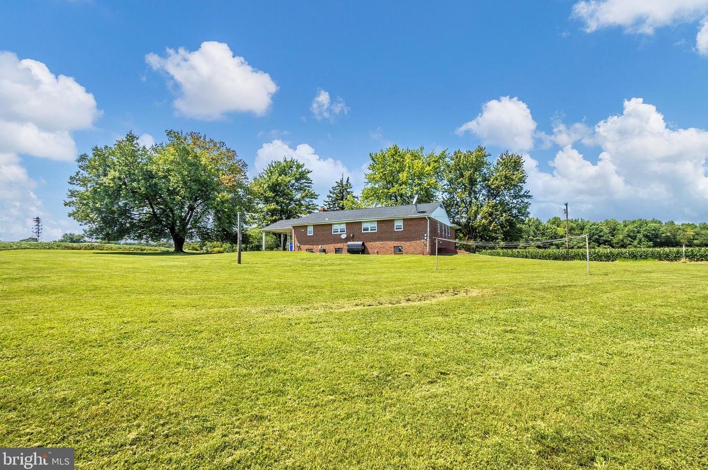 18461 Penn Shop Rd, Mount Airy MD  21771-3939 exterior