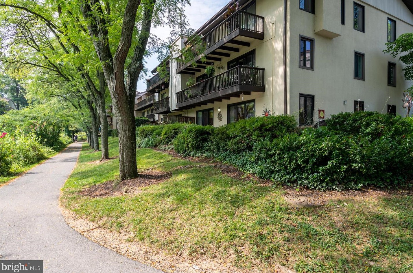 10109 Windstream Dr, Columbia, MD 21044-2530