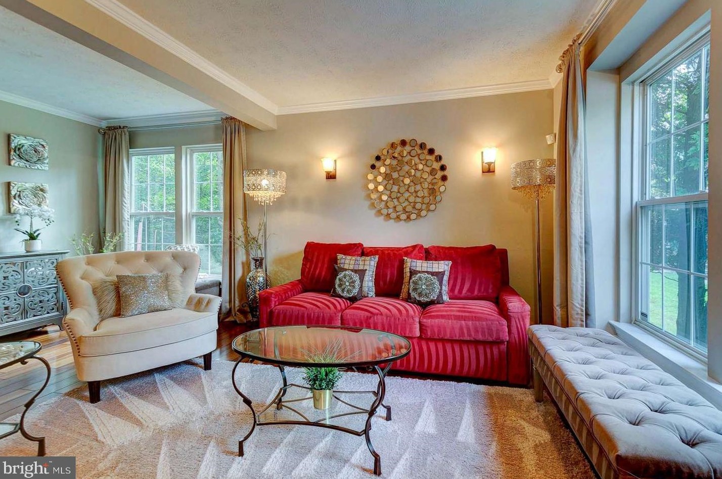 8717 Rochelle Dr, Ellicott, MD 21043-4002