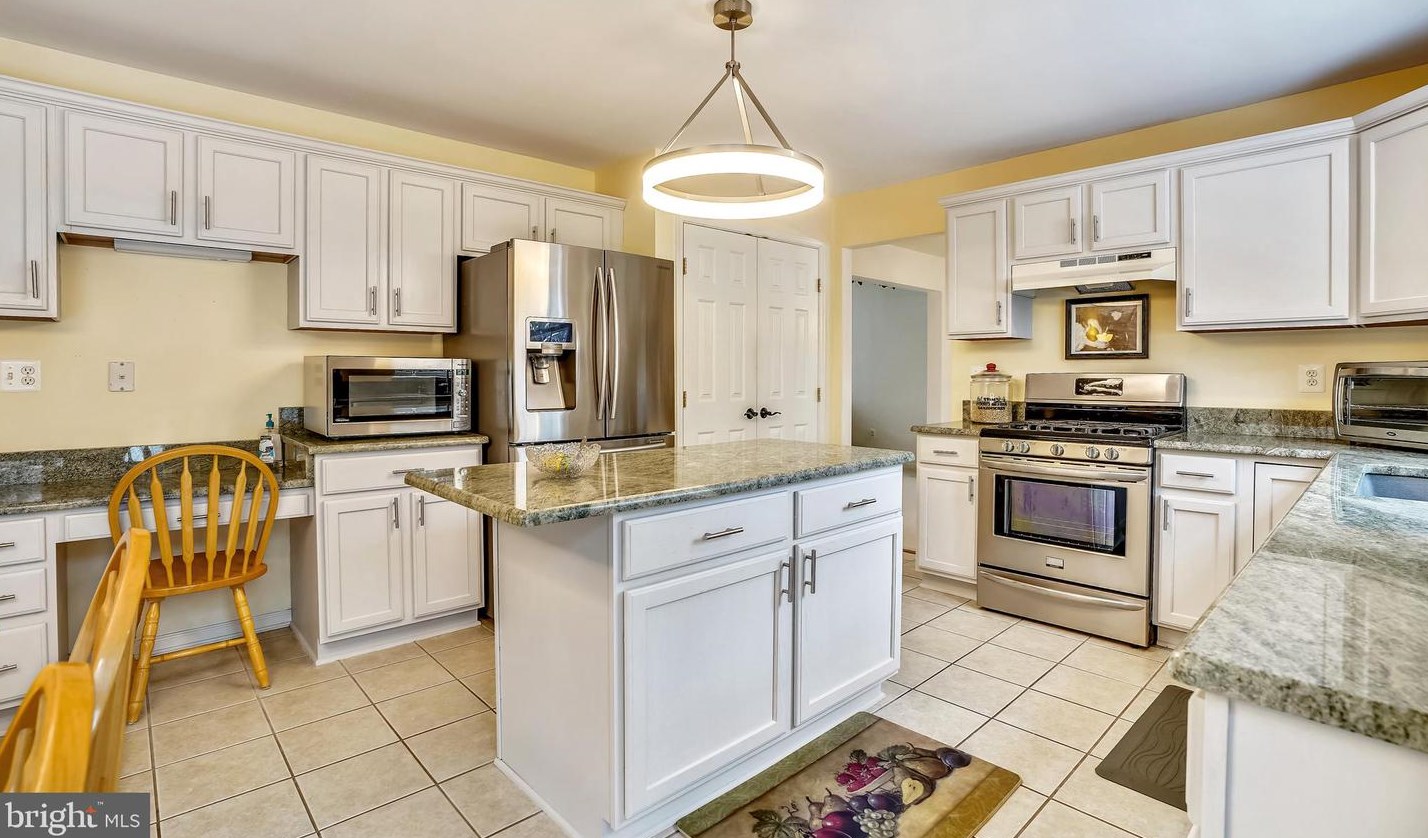 5234 Font Ave, Ellicott MD 21043-7003 exterior