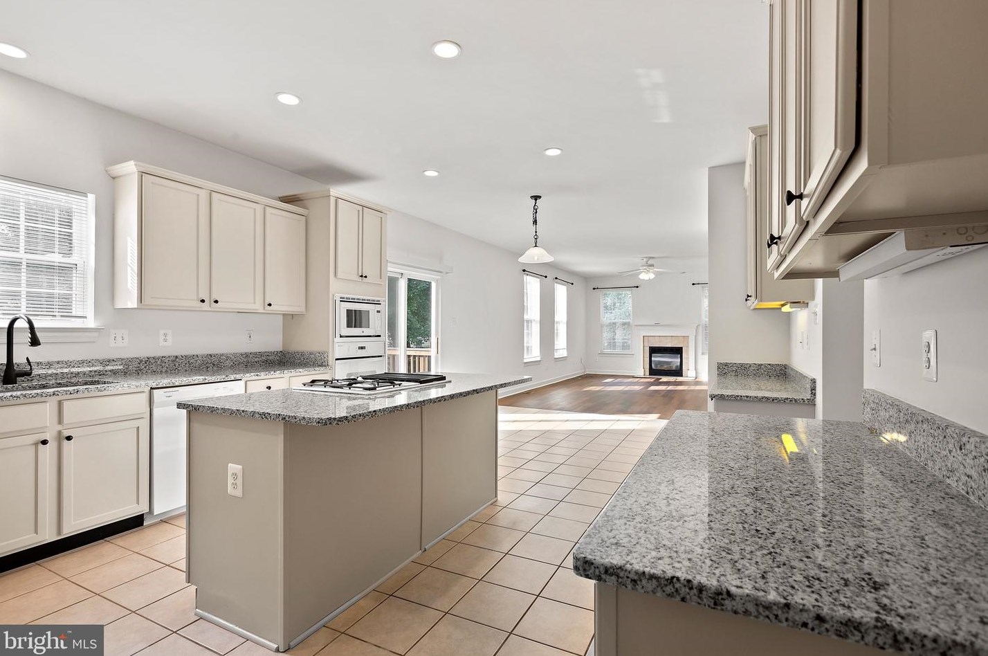 10221 Maxine St, Ellicott, MD 21042-6318