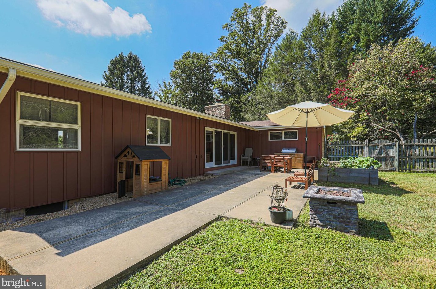 12217 Ioka Ct, Ellicott MD 21042-1328 exterior