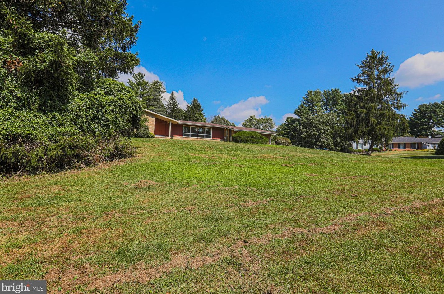 12217 Ioka Ct, Ellicott MD 21042-1328 exterior