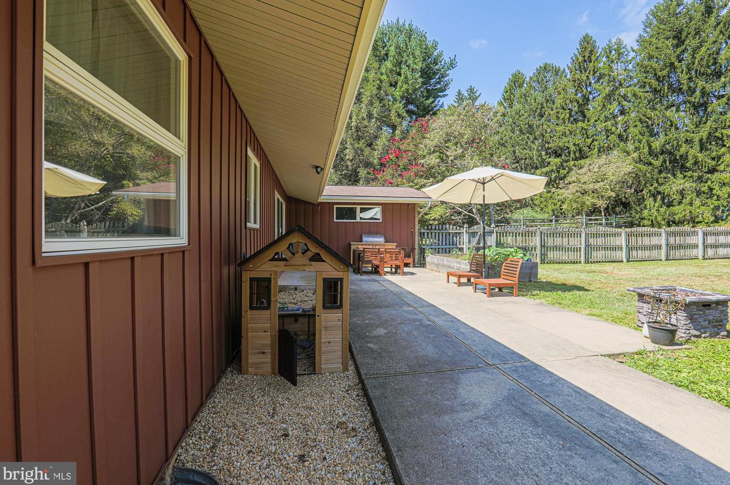 12217 Ioka Ct, Ellicott MD 21042-1328 exterior