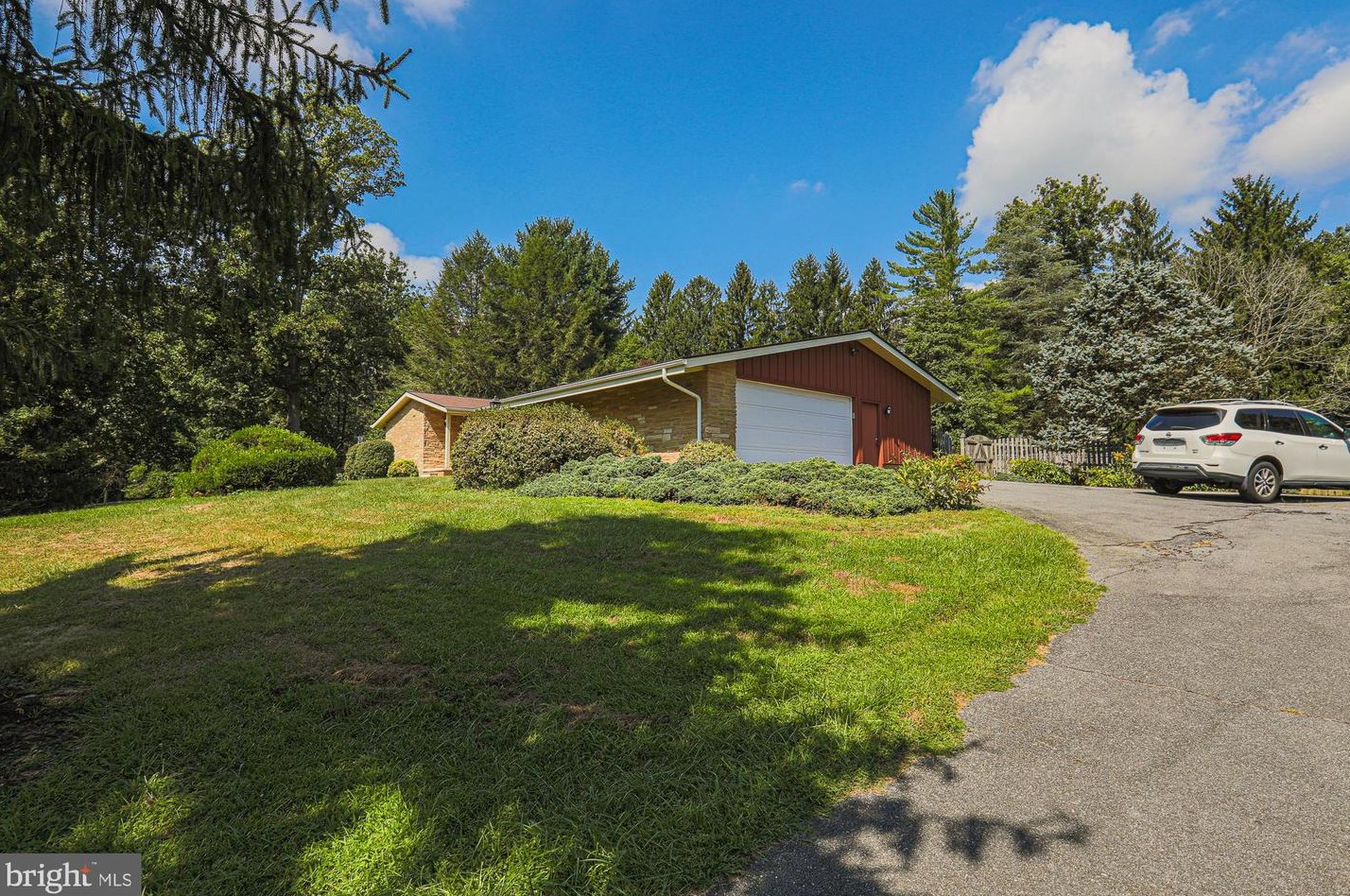 12217 Ioka Ct, Ellicott MD 21042-1328 exterior