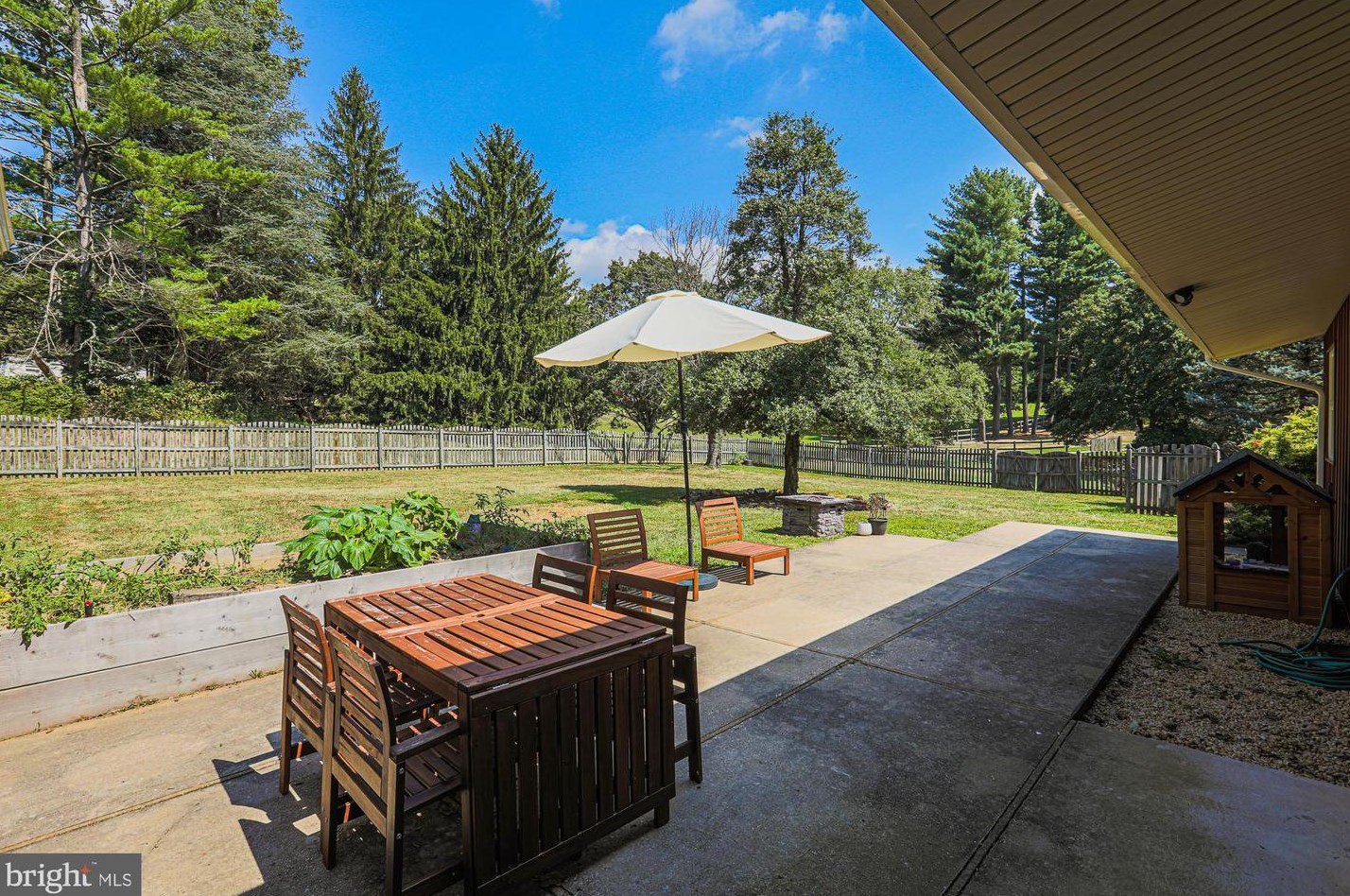 12217 Ioka Ct, Ellicott MD 21042-1328 exterior