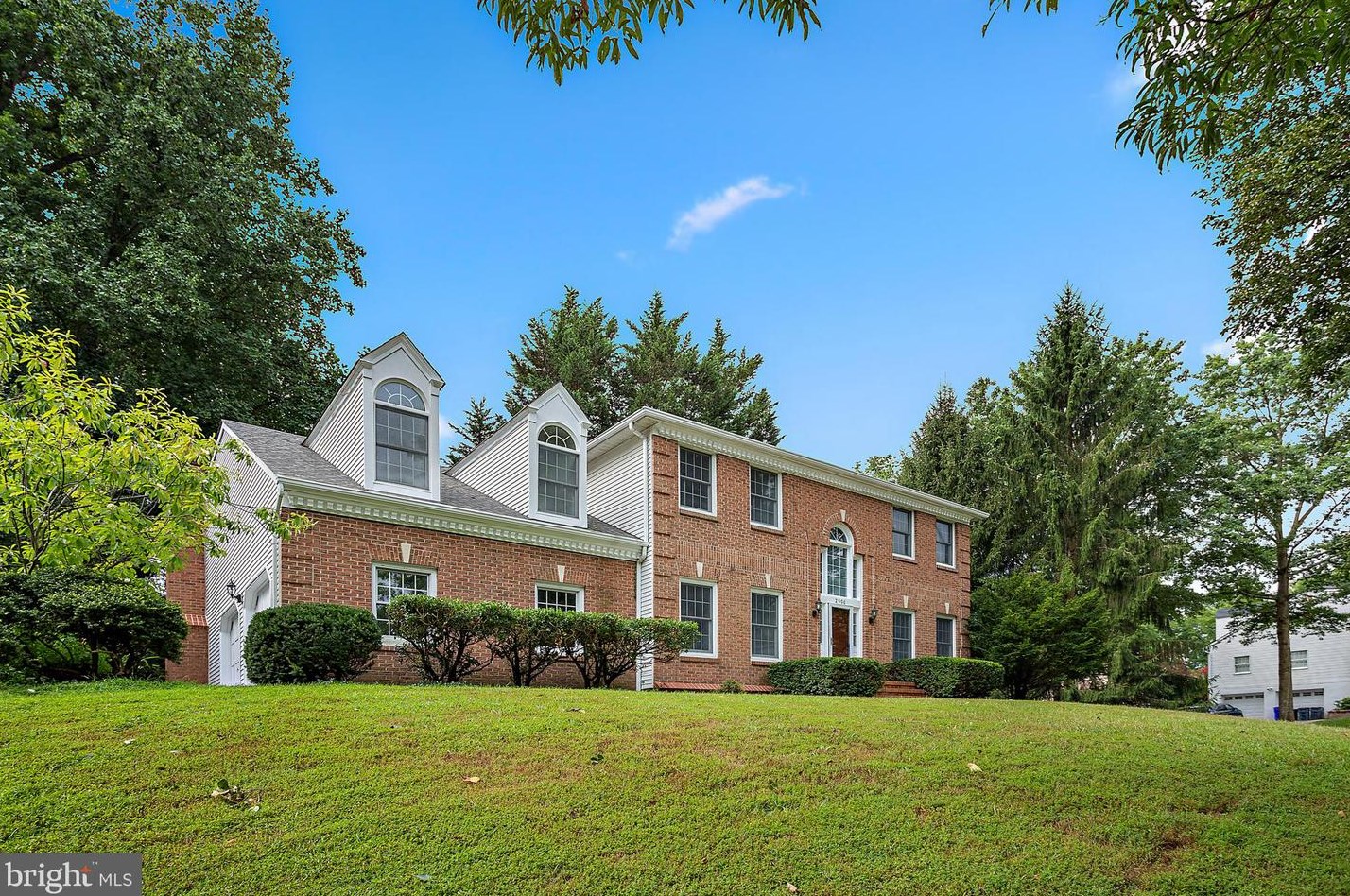 2900 Pine Needle Dr, Ellicott MD  21042-7602 exterior