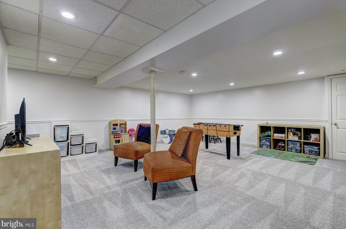 8345 Kings Heights Rd, Ellicott MD 21043-6051 exterior