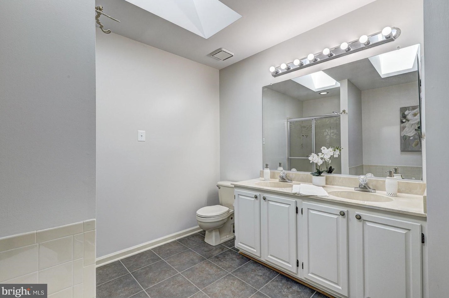 8345 Kings Heights Rd, Ellicott MD 21043-6051 exterior