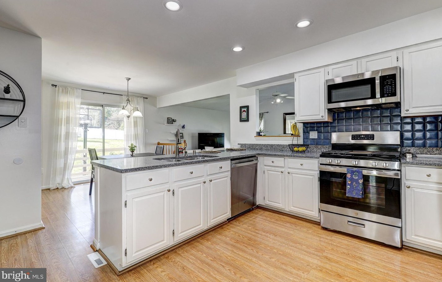 8345 Kings Heights Rd, Ellicott MD 21043-6051 exterior