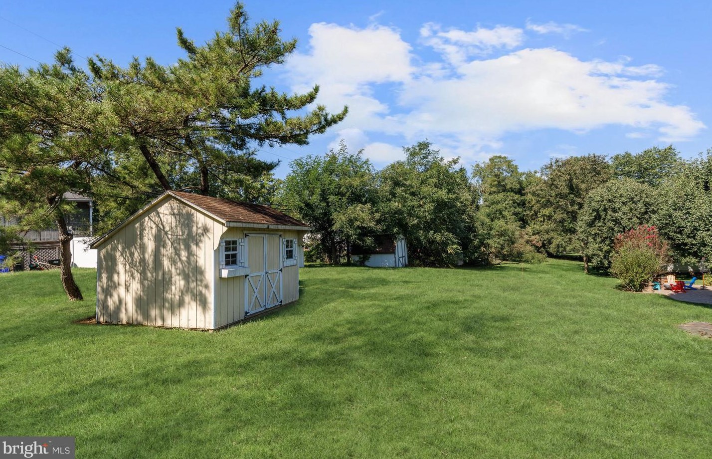 8345 Kings Heights Rd, Ellicott MD 21043-6051 exterior