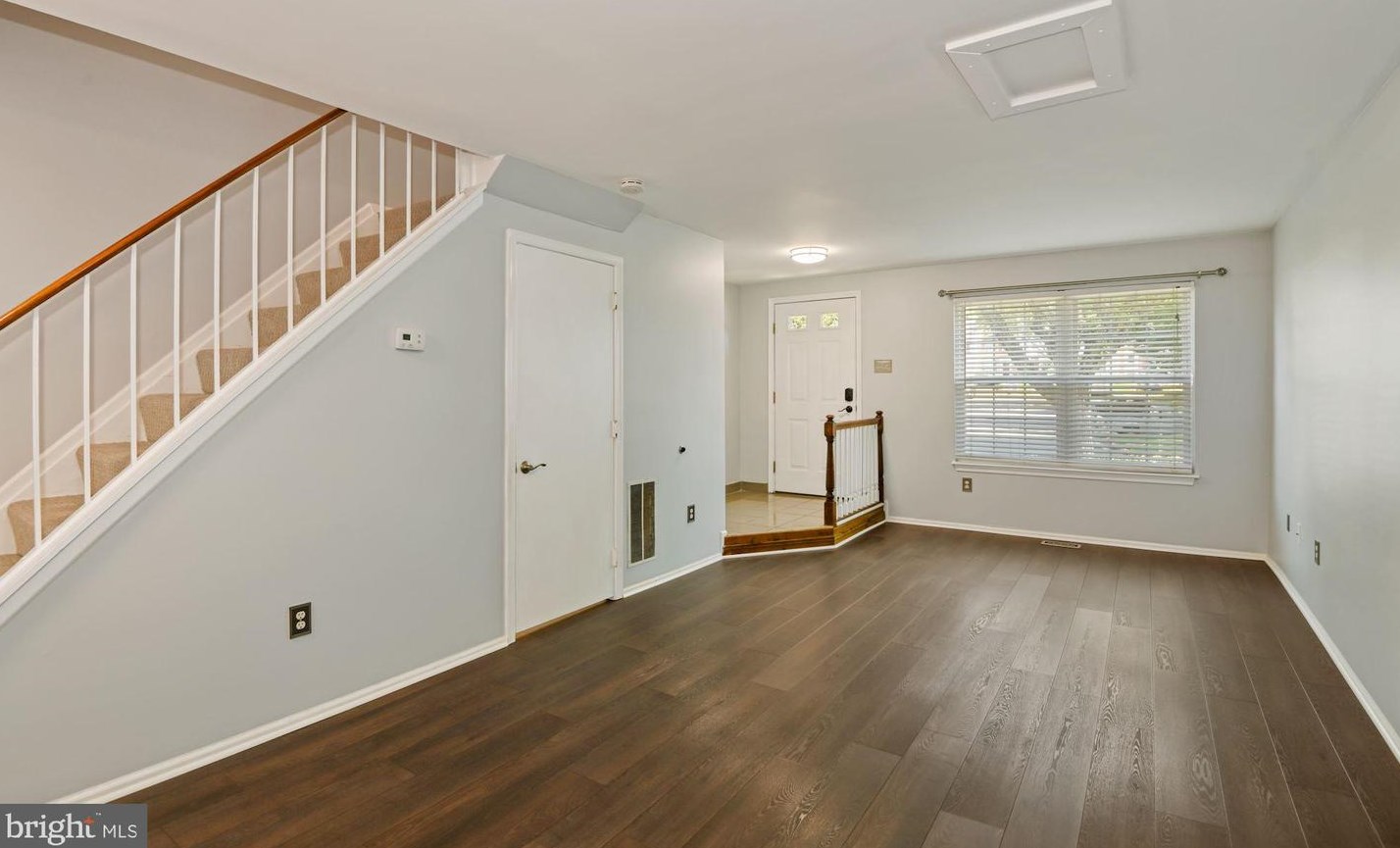 6844 Ducketts Ln, Baltimore, MD 21075-6155