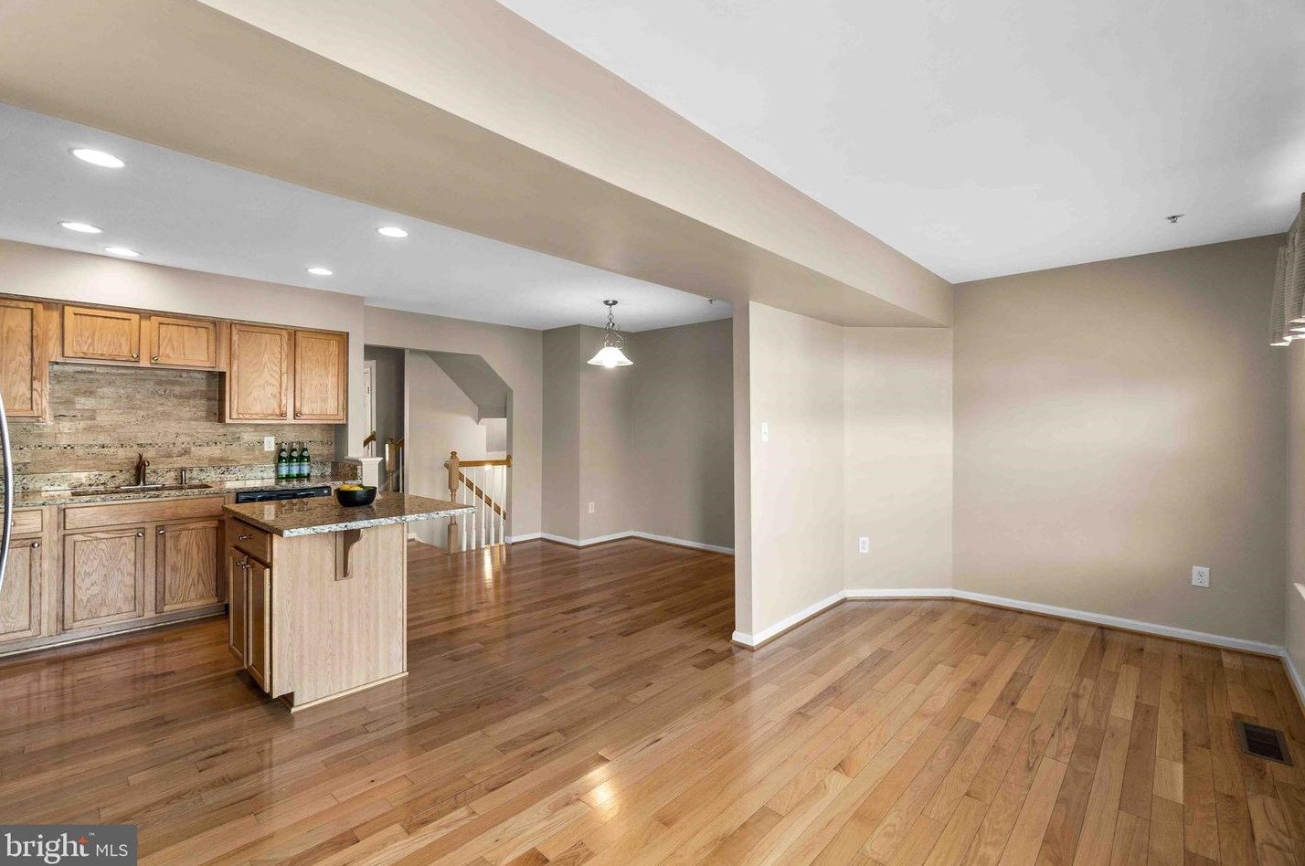 7060 Oak Grv Way, Baltimore MD  21075-6512 exterior