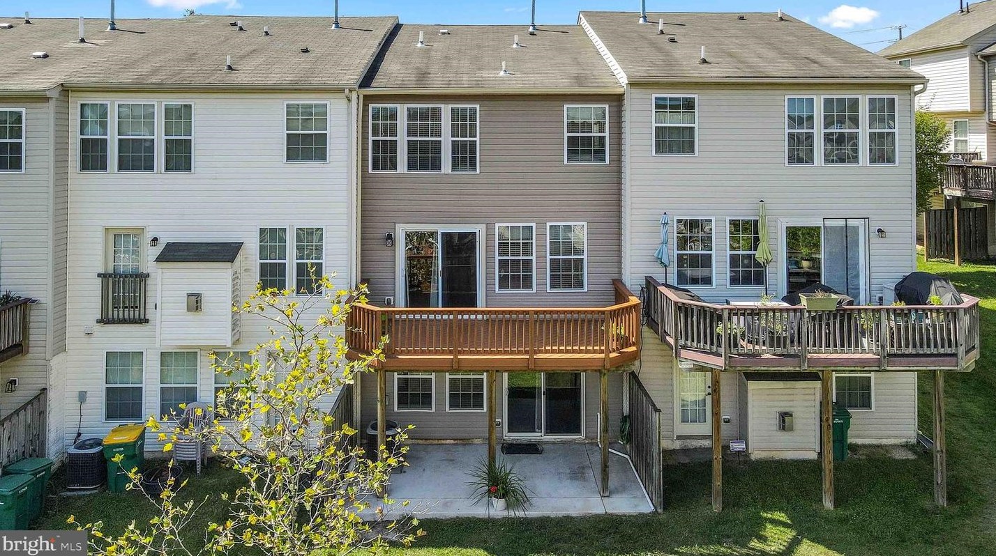 7060 Oak Grv Way, Baltimore MD  21075-6512 exterior