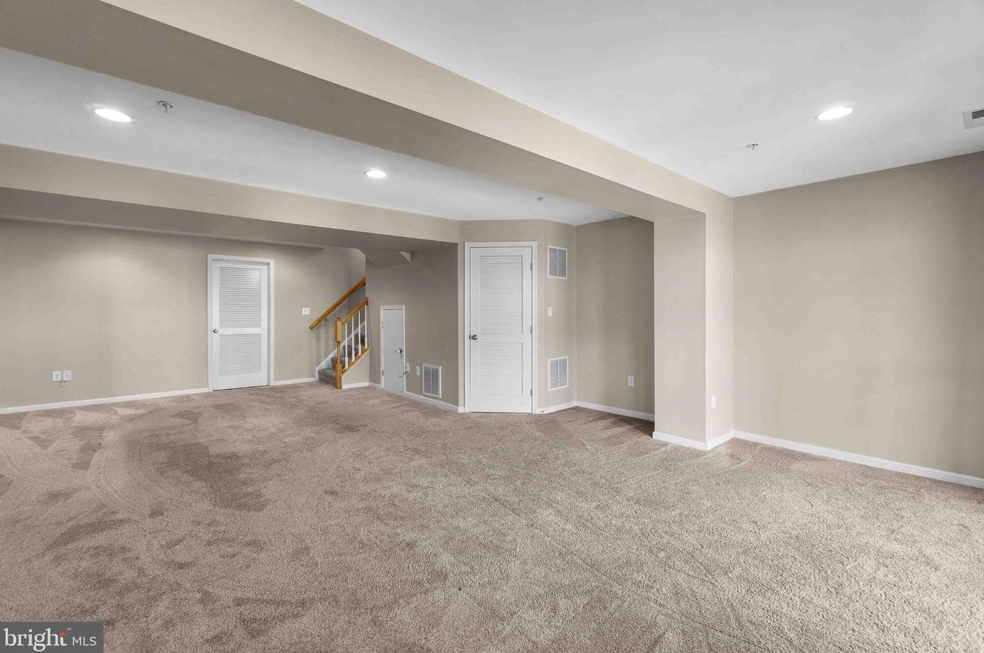 7060 Oak Grv Way, Baltimore MD  21075-6512 exterior