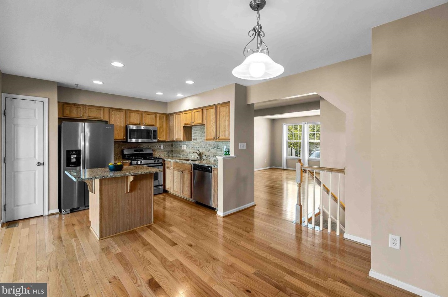 7060 Oak Grv Way, Baltimore MD  21075-6512 exterior