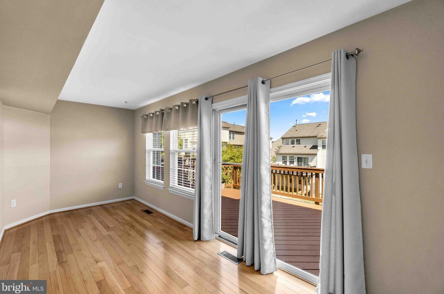 7060 Oak Grv Way, Baltimore MD  21075-6512 exterior