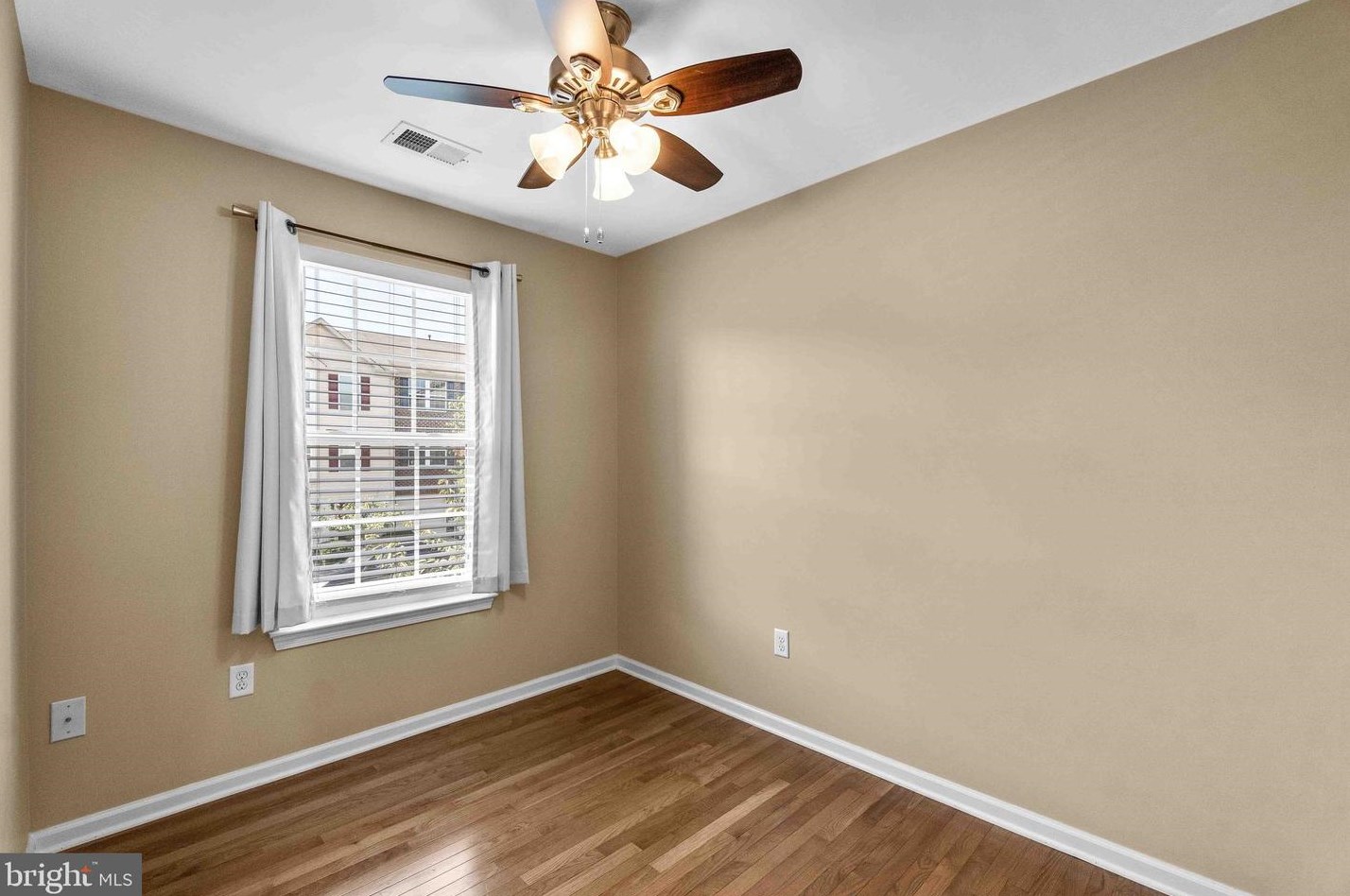 7060 Oak Grv Way, Baltimore MD  21075-6512 exterior