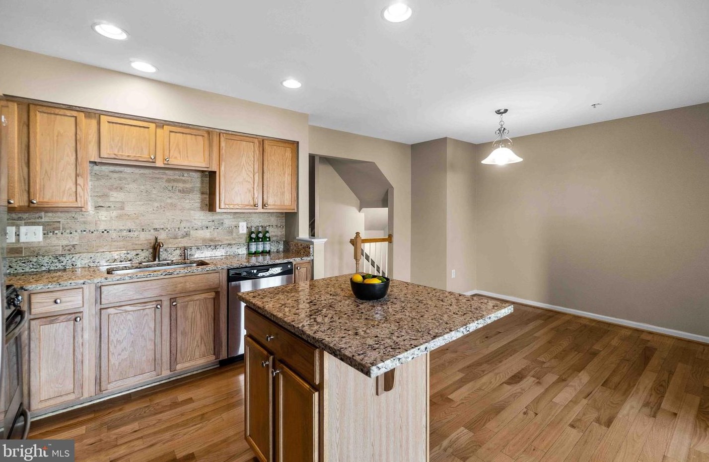 7060 Oak Grv Way, Baltimore MD  21075-6512 exterior