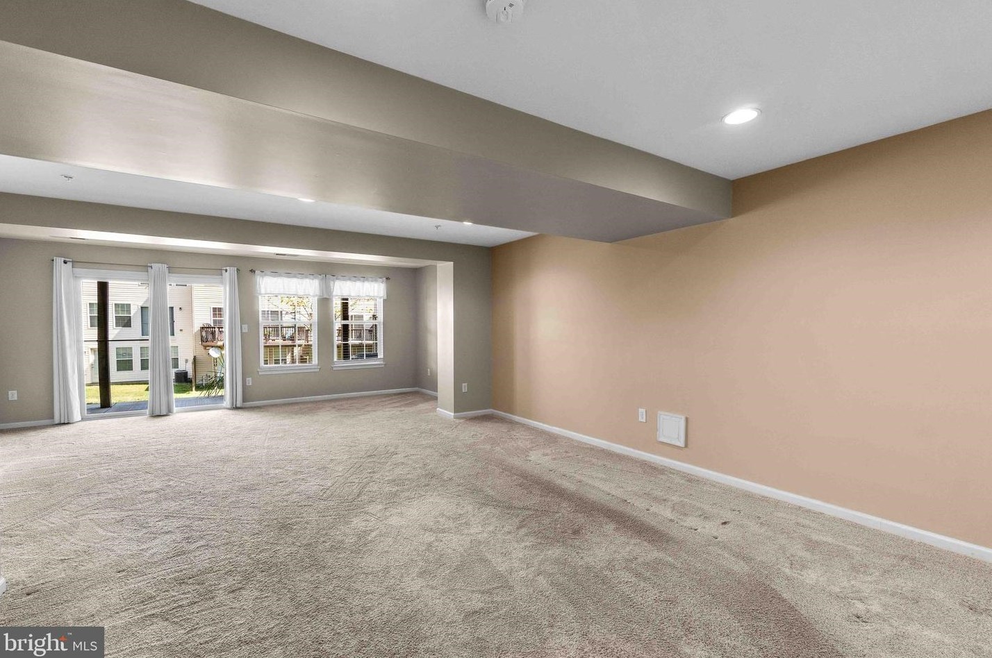 7060 Oak Grv Way, Baltimore MD  21075-6512 exterior