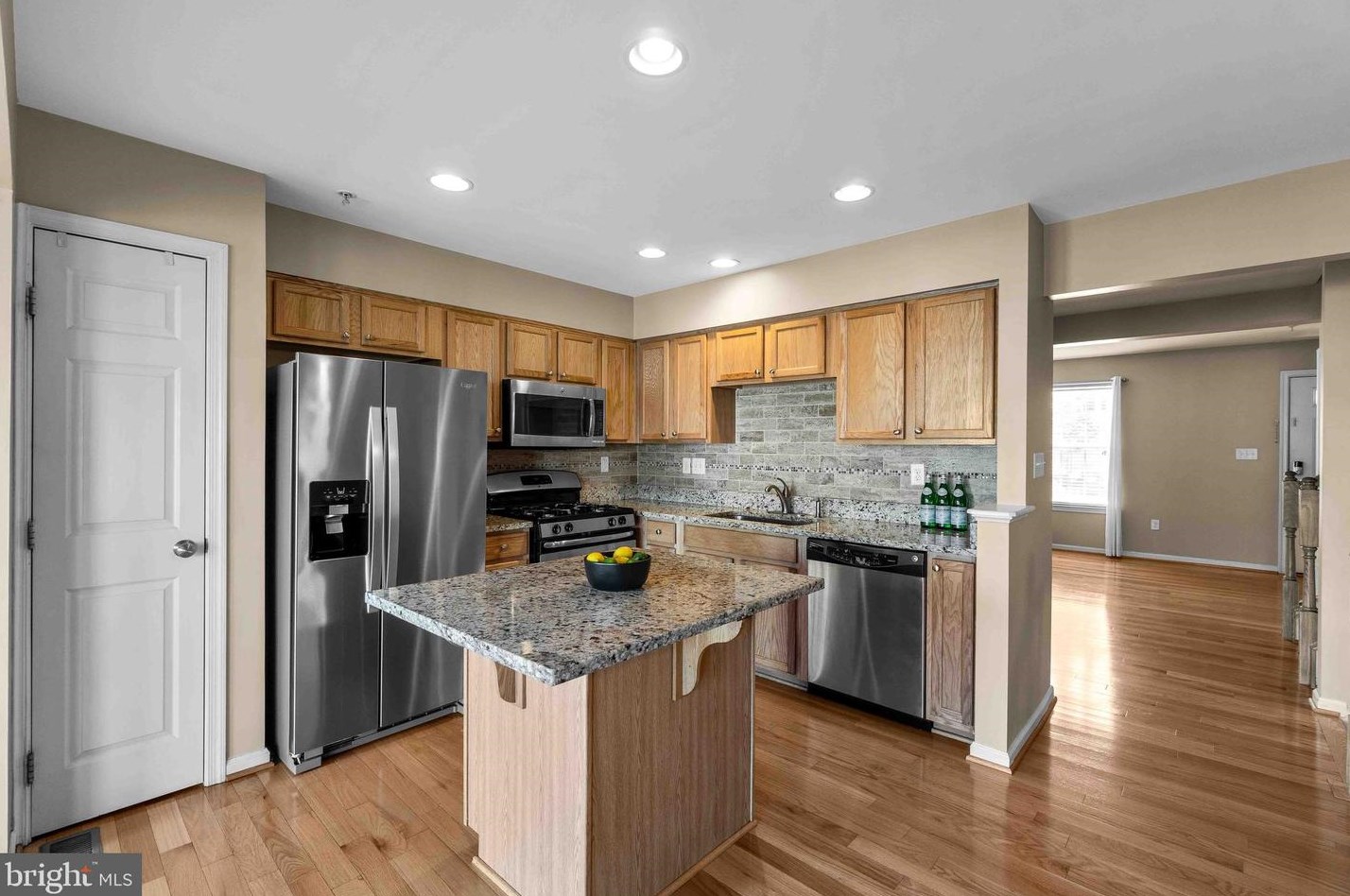 7060 Oak Grv Way, Baltimore MD  21075-6512 exterior