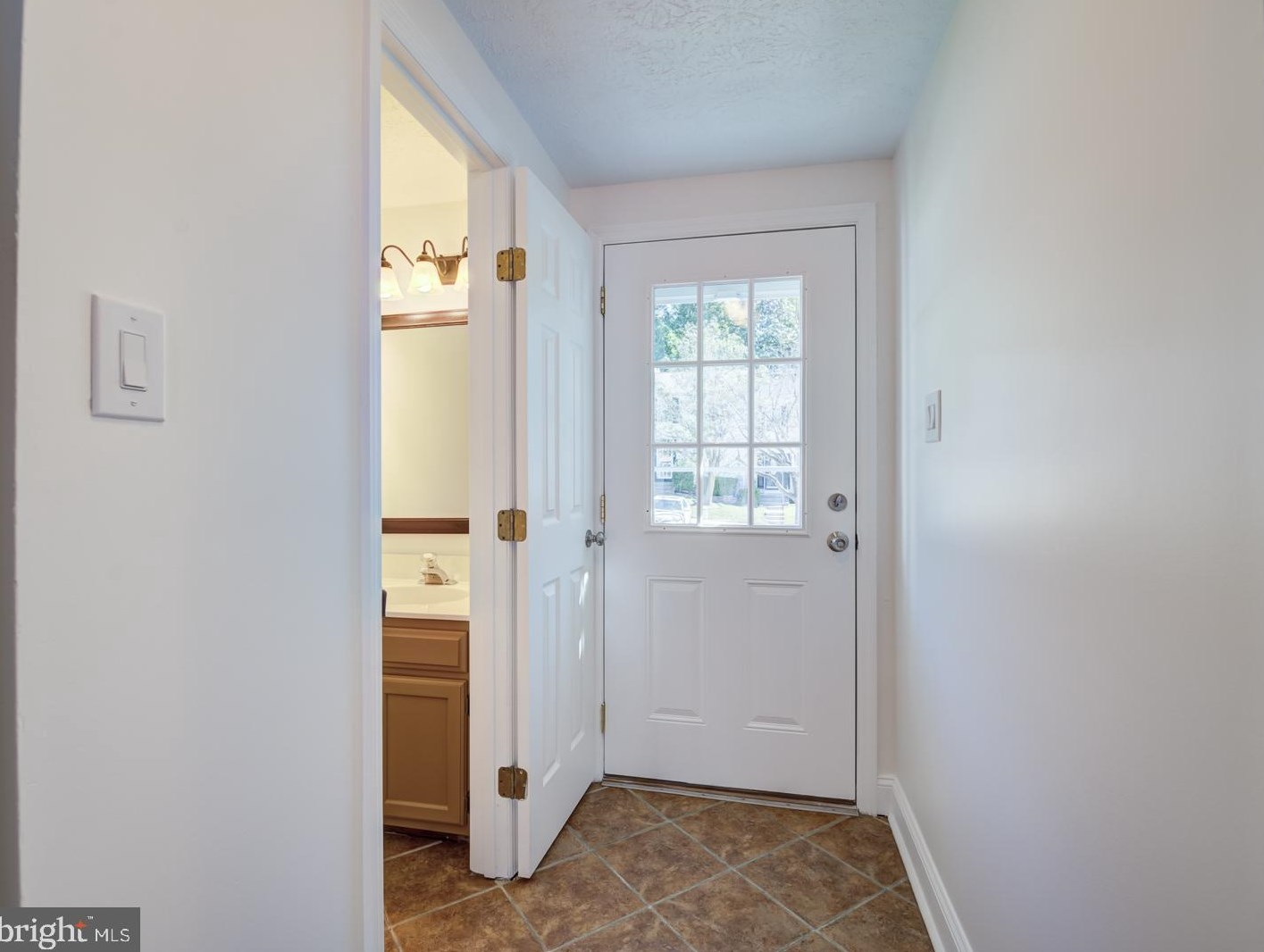 6421 Rockledge Ct, Baltimore, MD 21075-5449