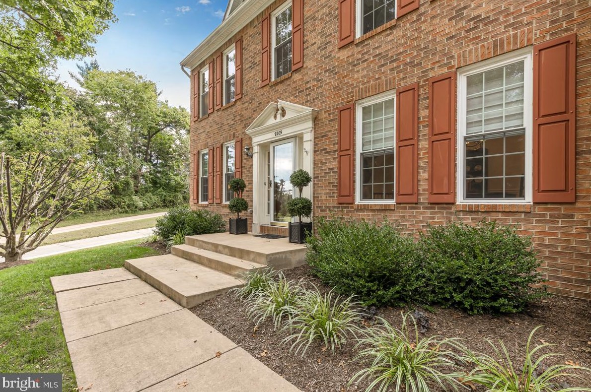 9209 Curtis Dr, Columbia, MD 21045-5279