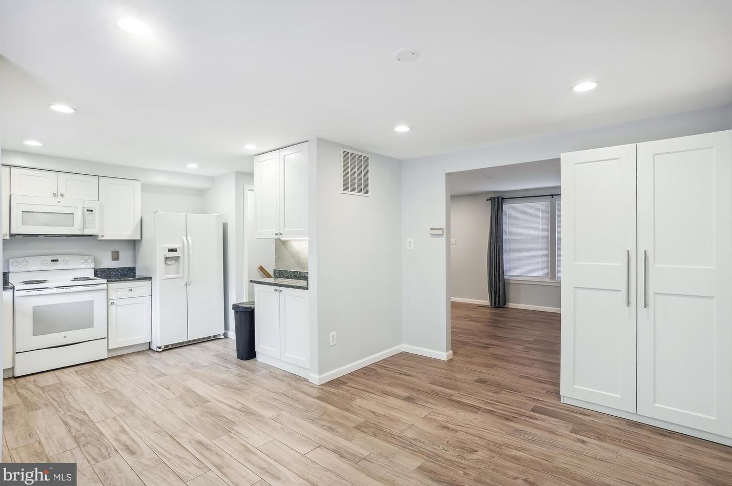 7827 Butterfield Dr, Baltimore MD  21075-6452 exterior
