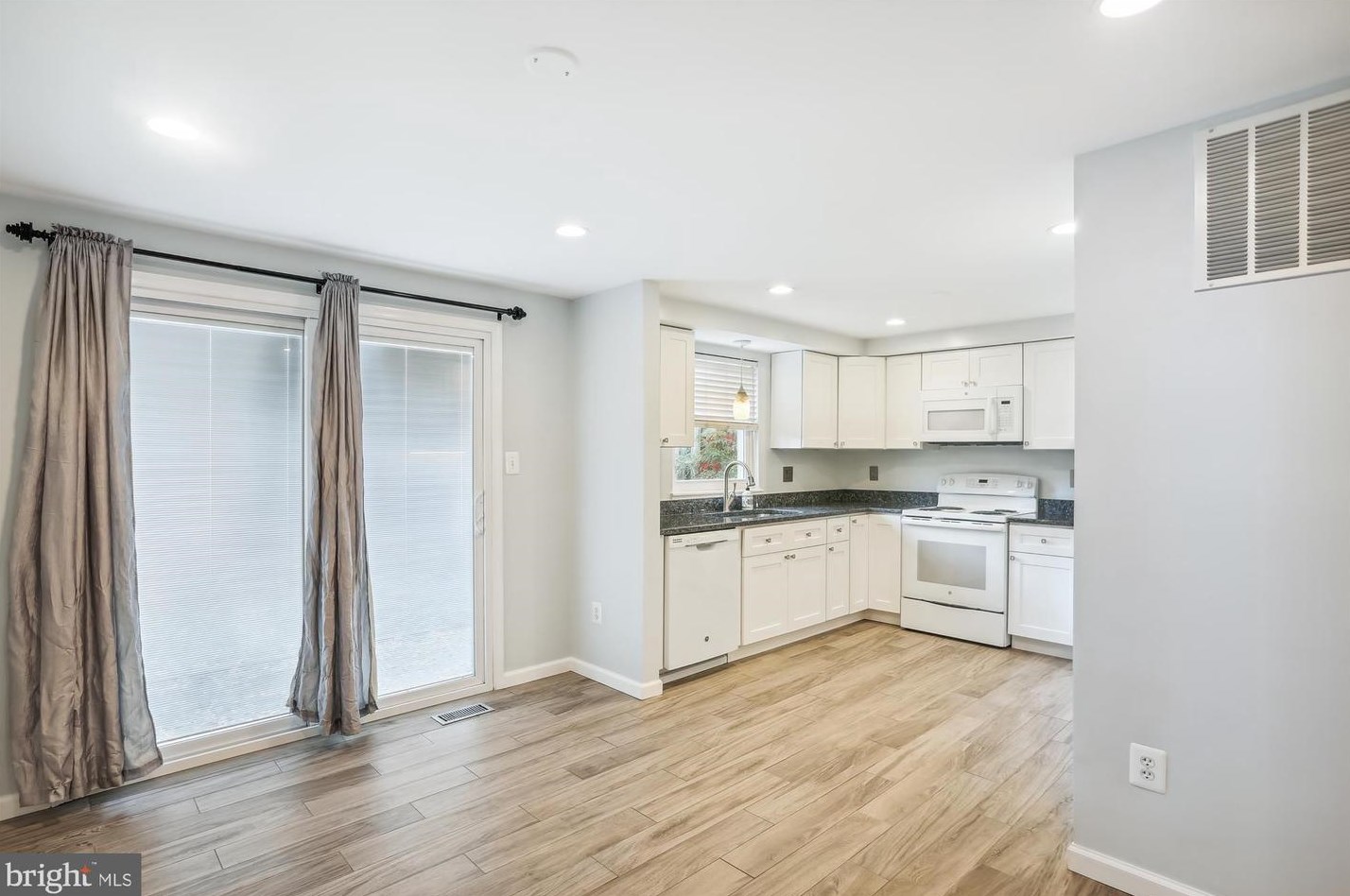 7827 Butterfield Dr, Baltimore MD  21075-6452 exterior