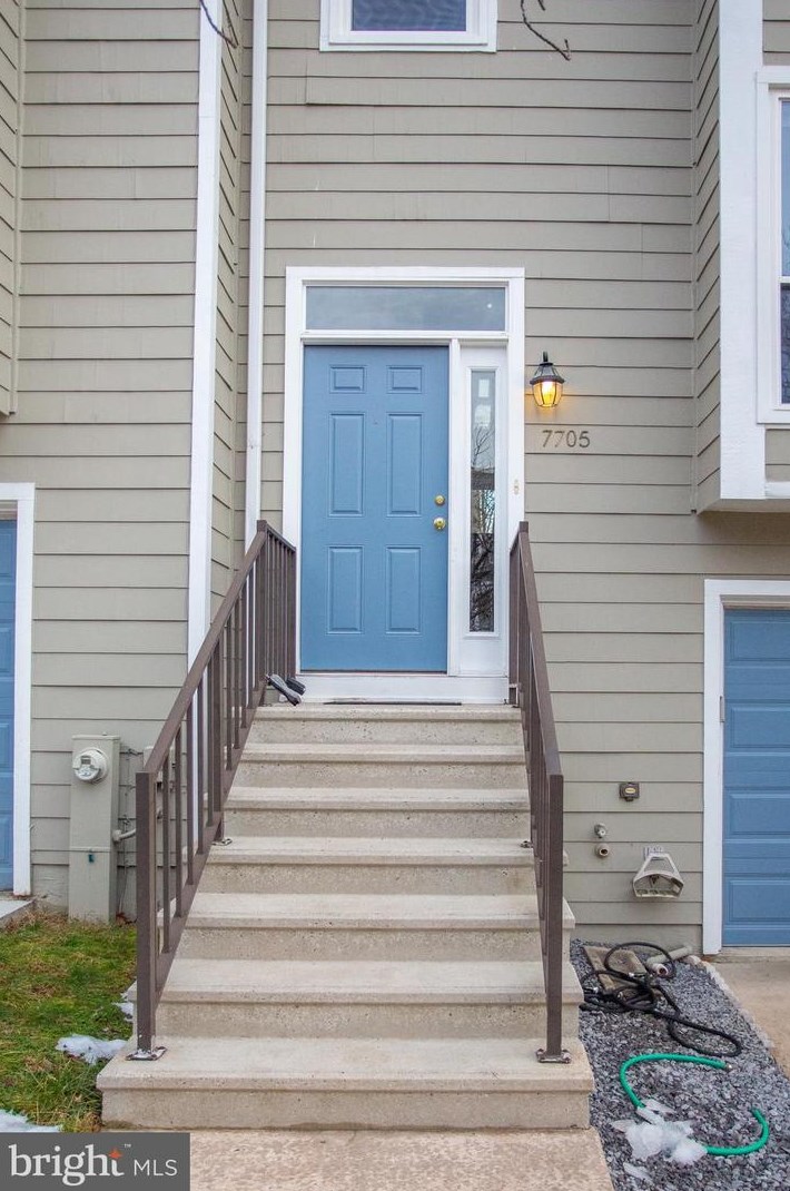 7705 Chatfield Ln, Ellicott MD  21043-7900 exterior
